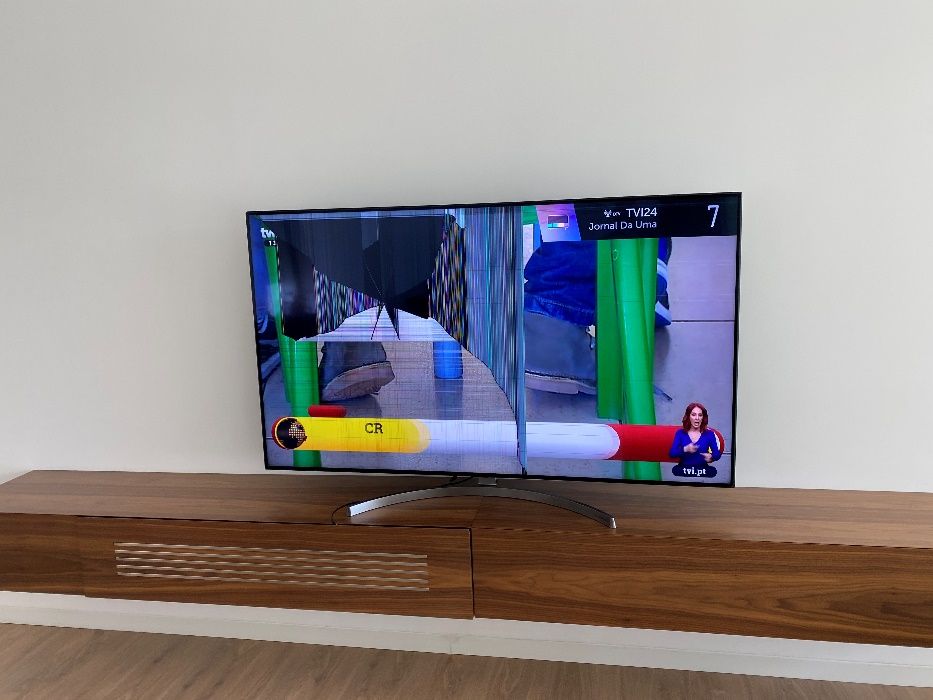 Televisão p/ Peças ou reparacao de ecrã - TV LG 65SK8500PLA