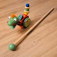 Smiki Wooden Pushing Toy Smok drewniany pchacz