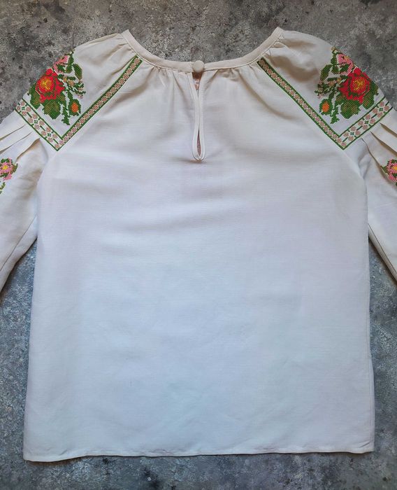 Дитяча вишиванка Gaptuvalnya, дизайнерська вишиванка для дівчинки