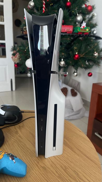 PlayStation 5 Slim 1TB com 2 comandos e HeadPhones