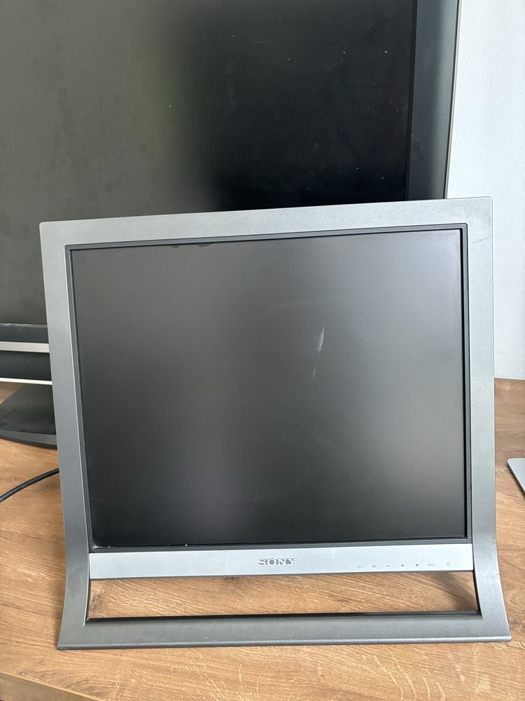 Monitor na sprzedaż