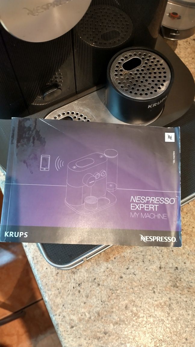 Nespresso Expert Krups z organizerem