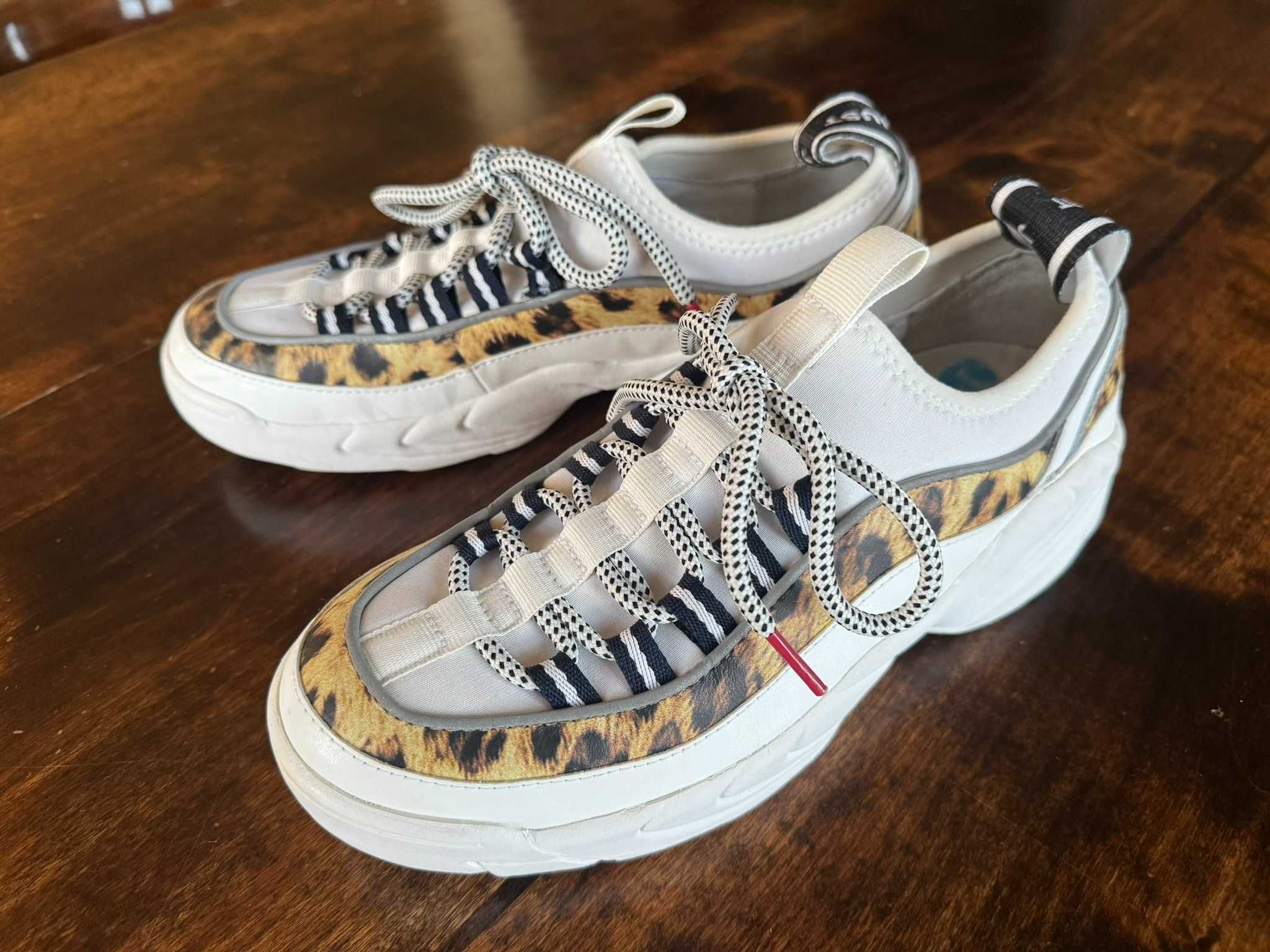 Piękne sneakersy Just Cavalli r.39 białe z panterką