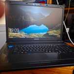 Laptop Medion Akoya używany 238GB SSD 8GB RAM + torba na laptop 19”