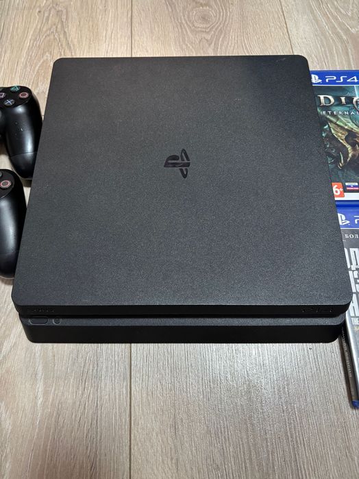 PS4 Slim 500GB | Тиха, не гріється | 2 джойстики + 3 гри