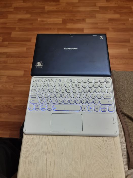 Продам планшет Linovo TAB 2 A10-70L+ клавіатуру