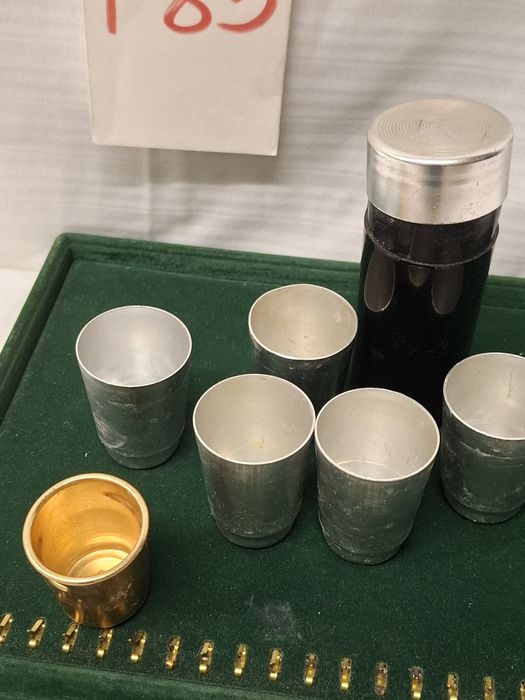 Kieliszki alu w etui vintage mobilne