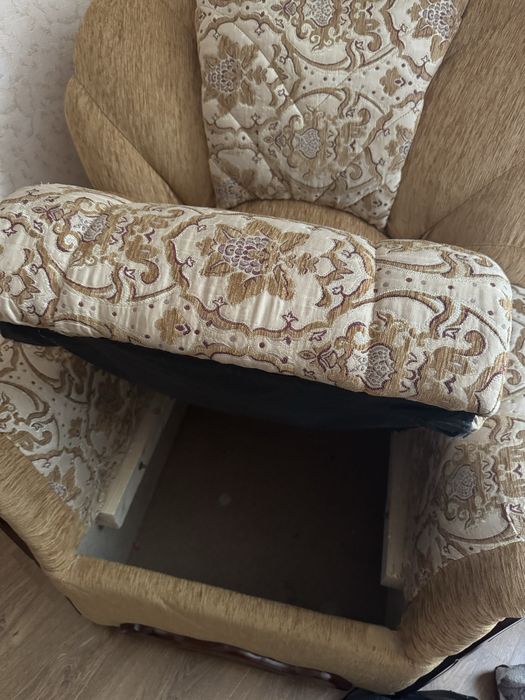 Продаю комплект: диван + 2 крісла