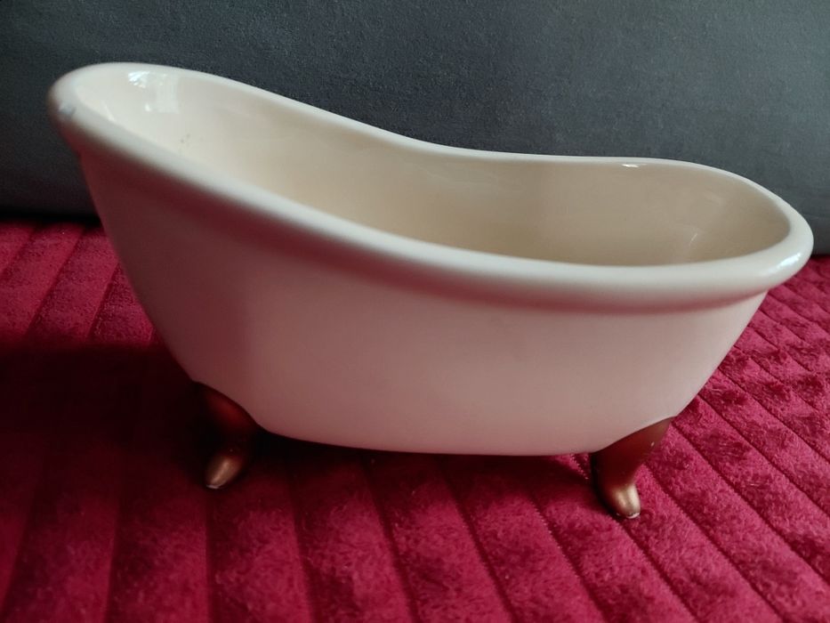 Porcelanowa wanienka dla lalki