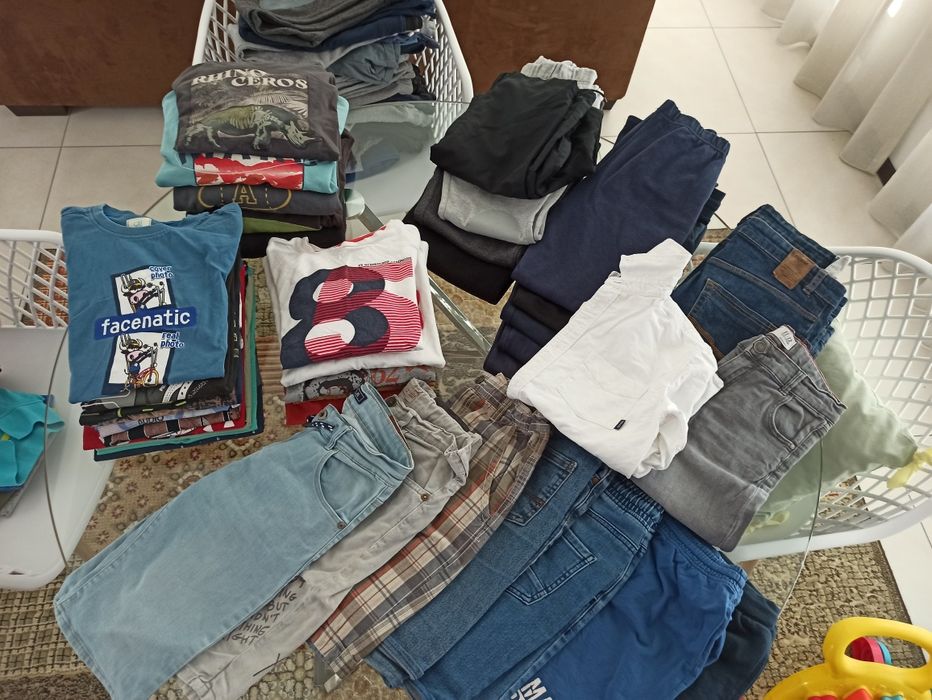 Lote de roupa (mais de 40 peças) meninos - 10-11 anos