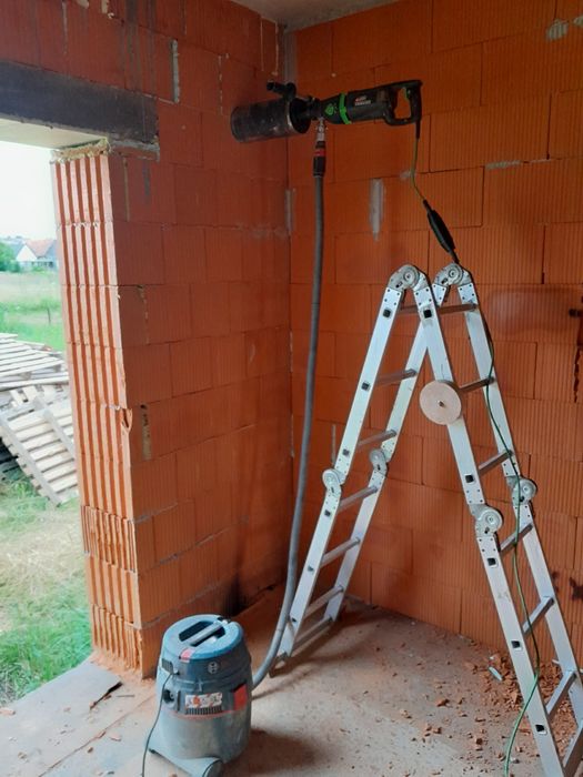 Алмазне буріння в бетоні яма, цеглі , отвір в стіні, фундаменті. Керн