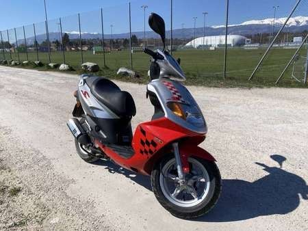 Vendo scooter usada