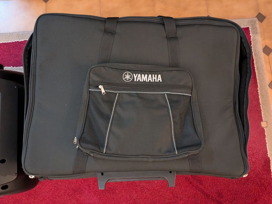 Colunas Som Yamaha Stagepas 600i + Stands + Mala de Transporte