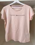 Tommy Hilfiger Pudrowy pudełkowy t-shirt M 38
