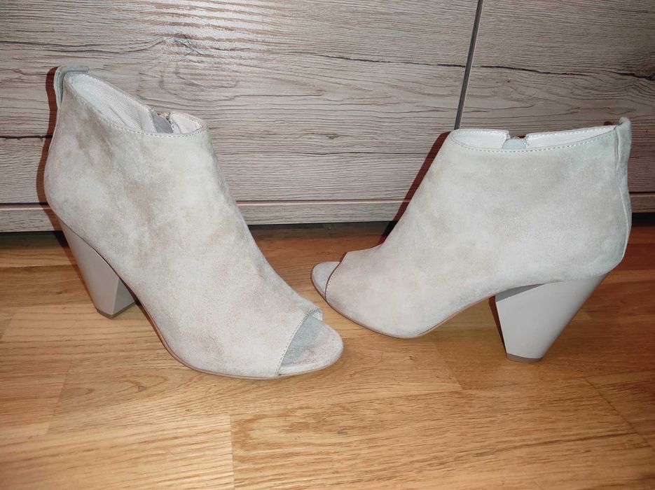 Beżowe sandały/ botki skóra