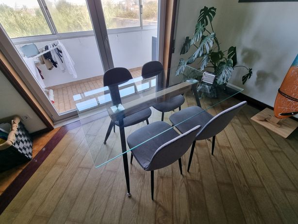Mesa de Jantar + 4 cadeiras