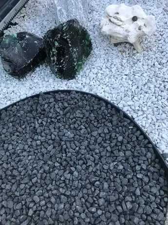 Grys granitowy dalmatyńczyk ozdobny kamień ogrodowy