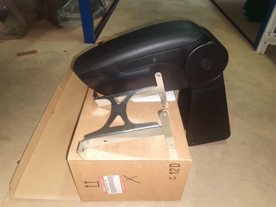 Оригінальний Підлокітник салону до автомобіля Suzuki Splash