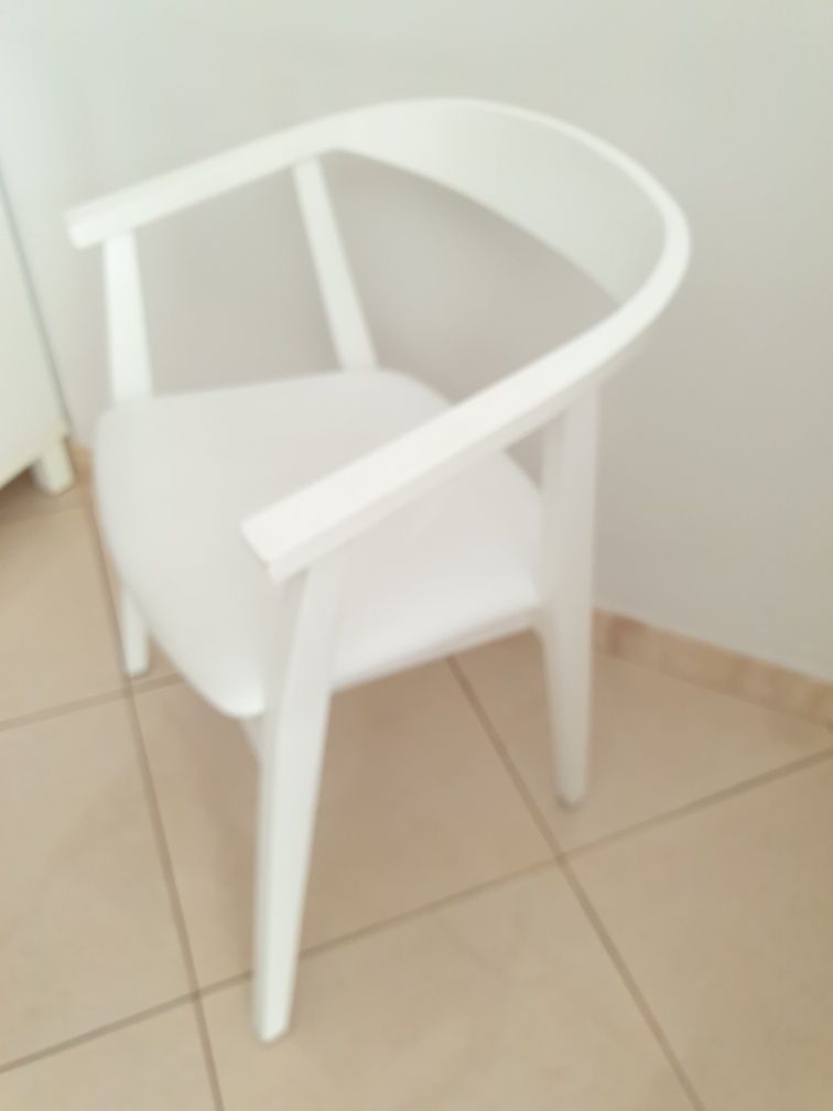 Cadeiras com braços brancas conjunto de 6