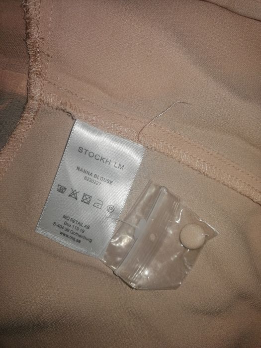 Bardzo ładna bluzka w kolorze pudrowego różu rozmiar M /L.