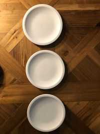 3 Pratos Brancos Porcelanas Maia + 2 pratos Brancos sem marcação