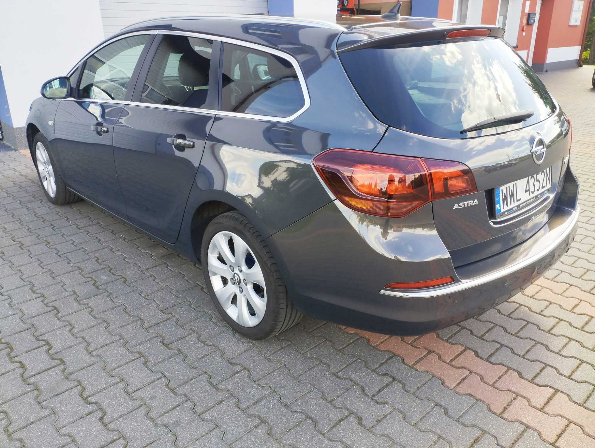 Opel Astra J 1.6 CDTI Kombi IV Facelifting 2014r Navi Alu LED 8xPDC