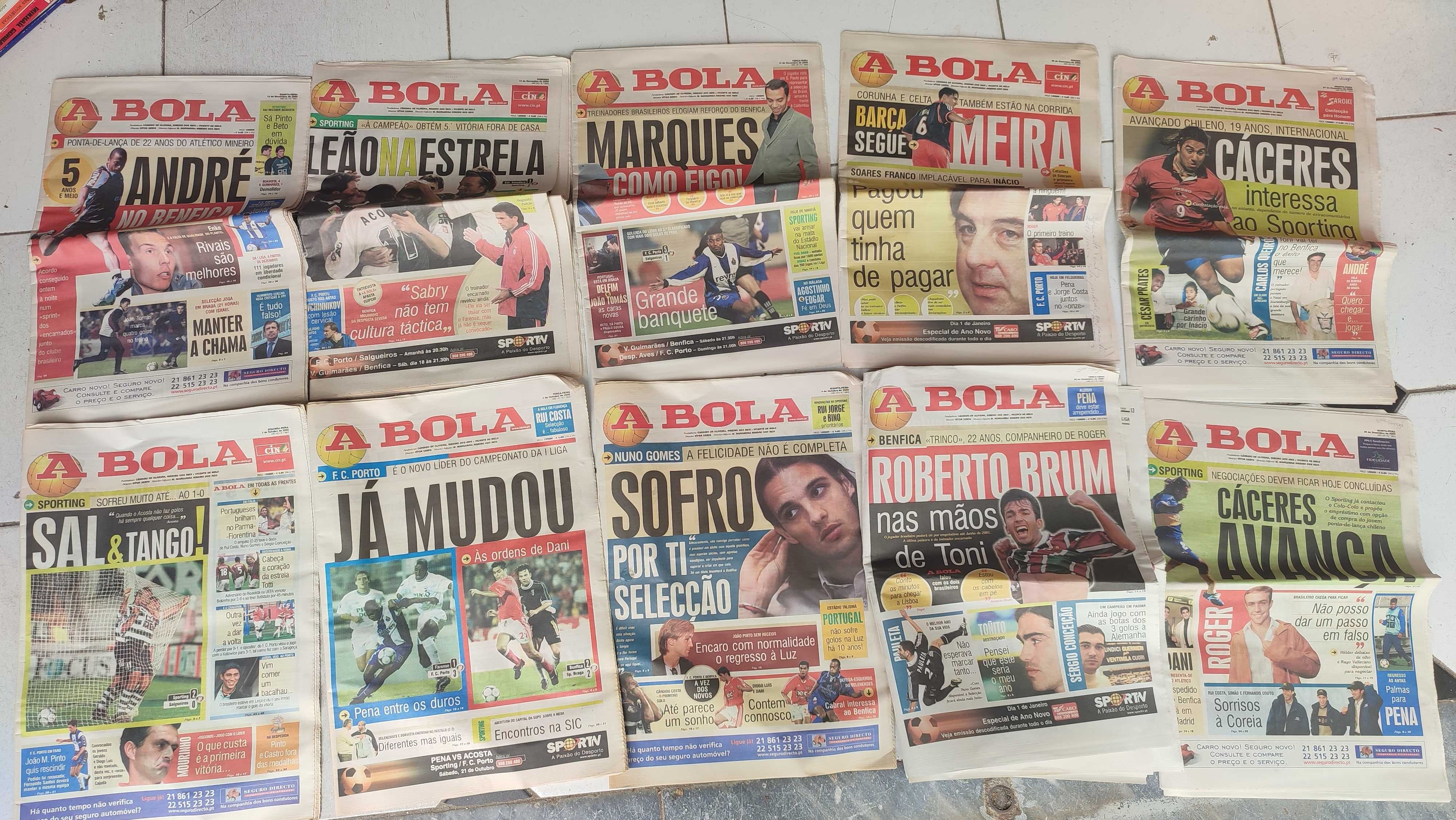 Lote 70 Jornais A Bola do Ano 2000