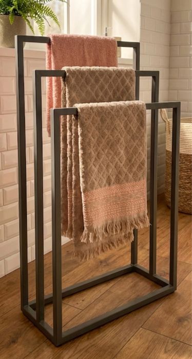 Wieszak stojacy loft 3 poziomy na reczniki szary metalowy stojak