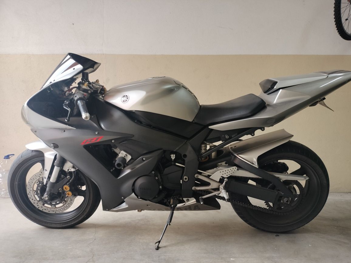 Mota Yamaha YZF R1
