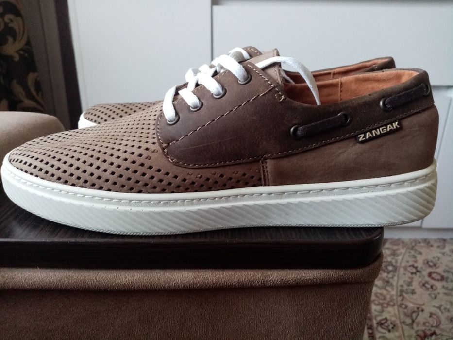 Продам чоловічі кросівки