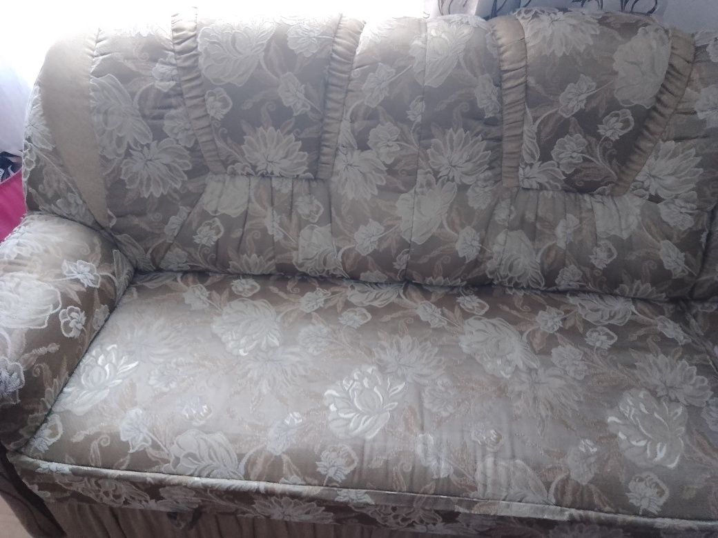 Кутовий розкладний диван з шуфлядою для зберігання постільної білизни