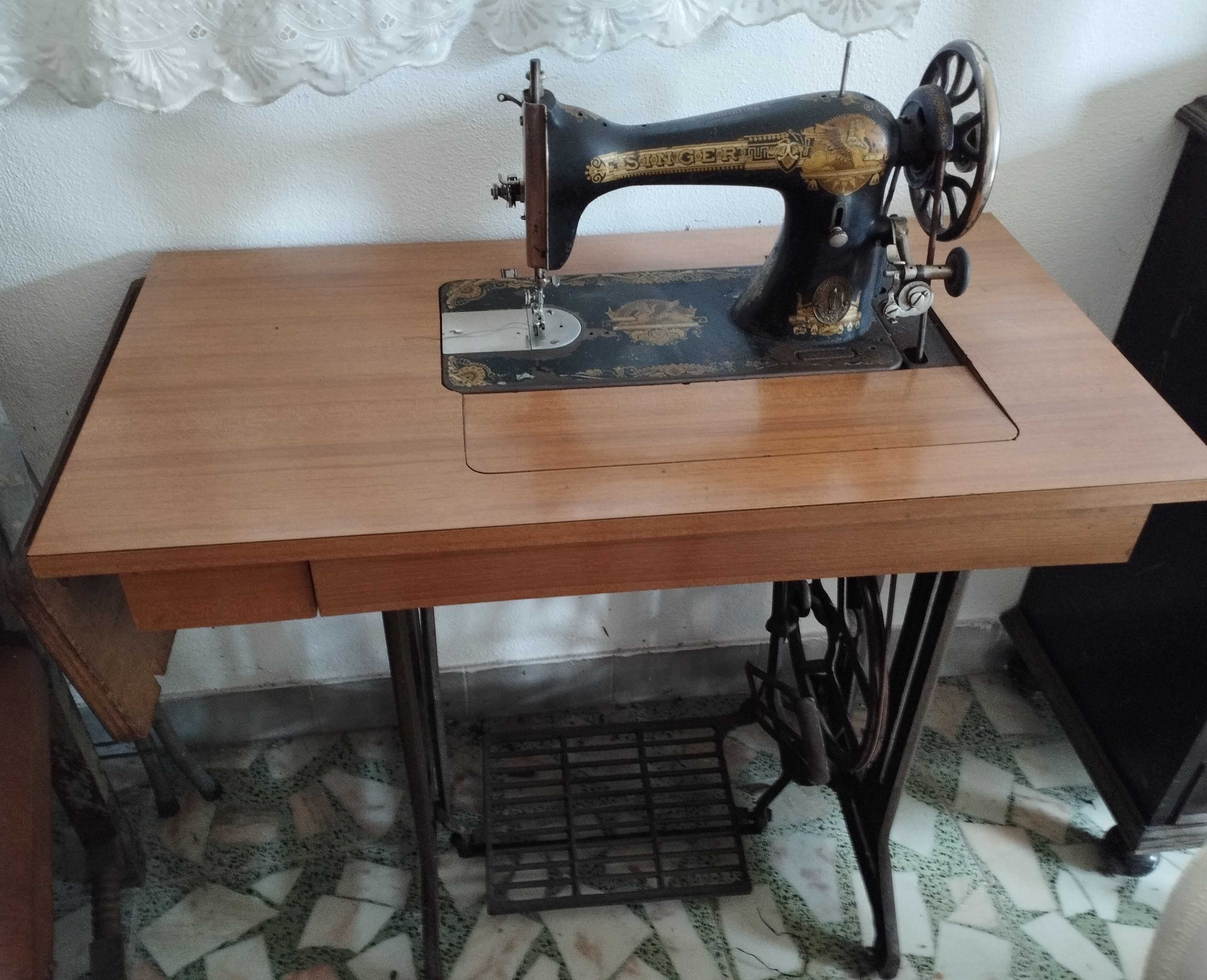 Máquina de costura Singer