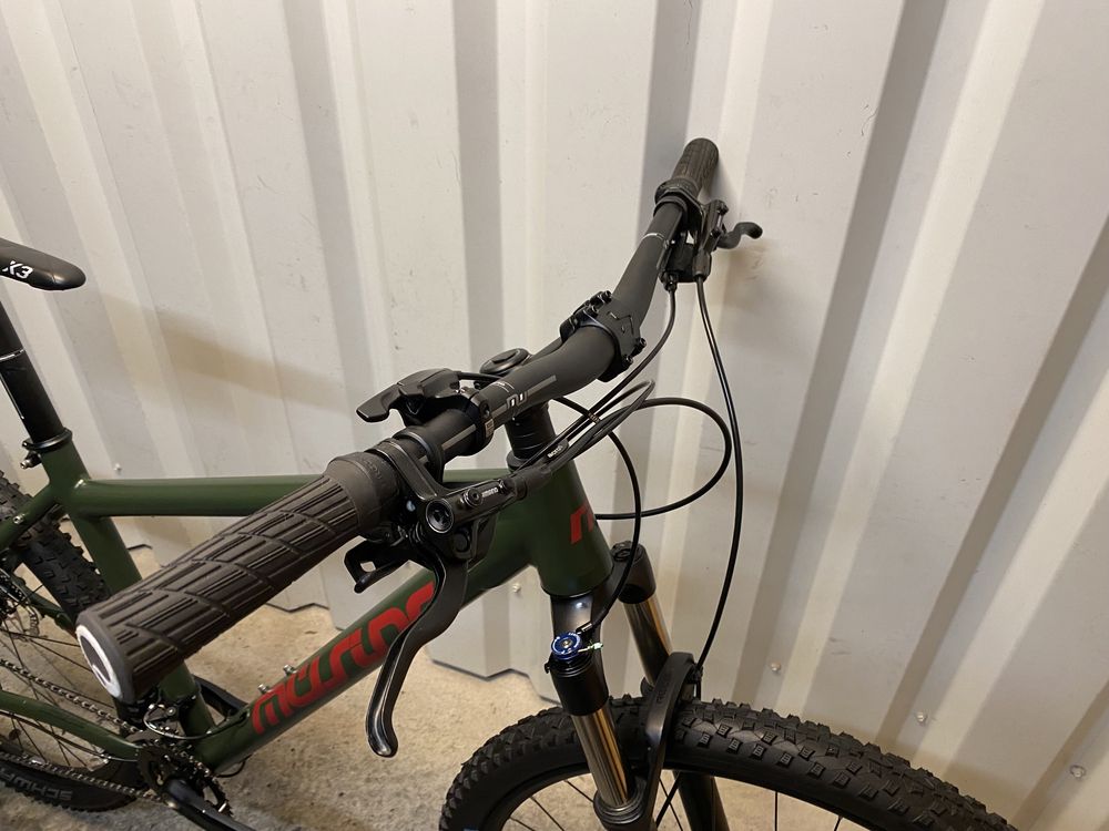 Стан нового Гарний колір гірський велосипед Müsing Comp 7 Rock Shox