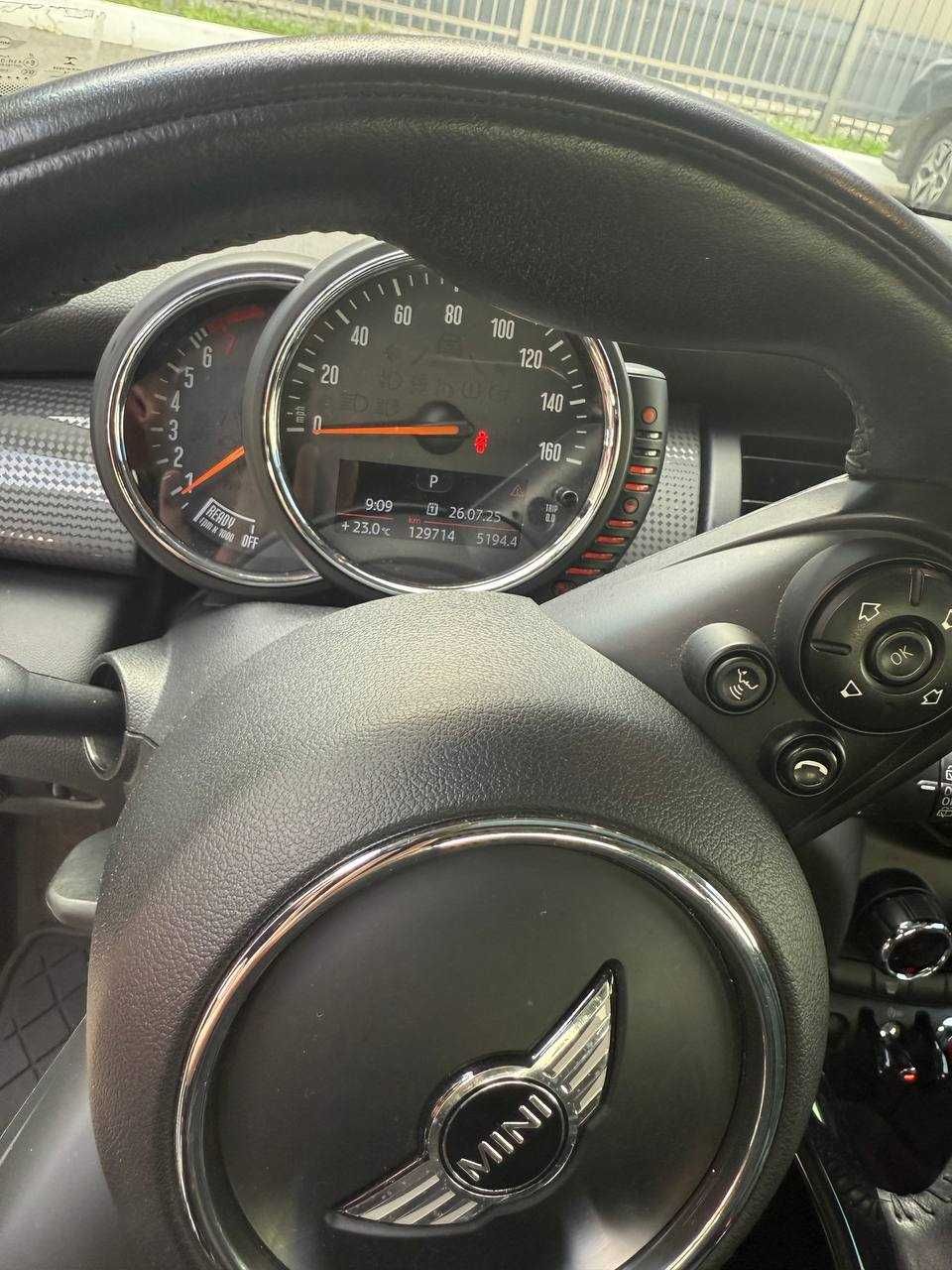 Стильний та Динамічний Mini Cooper F55 1.5 Twin Turbo (136 к.с.)