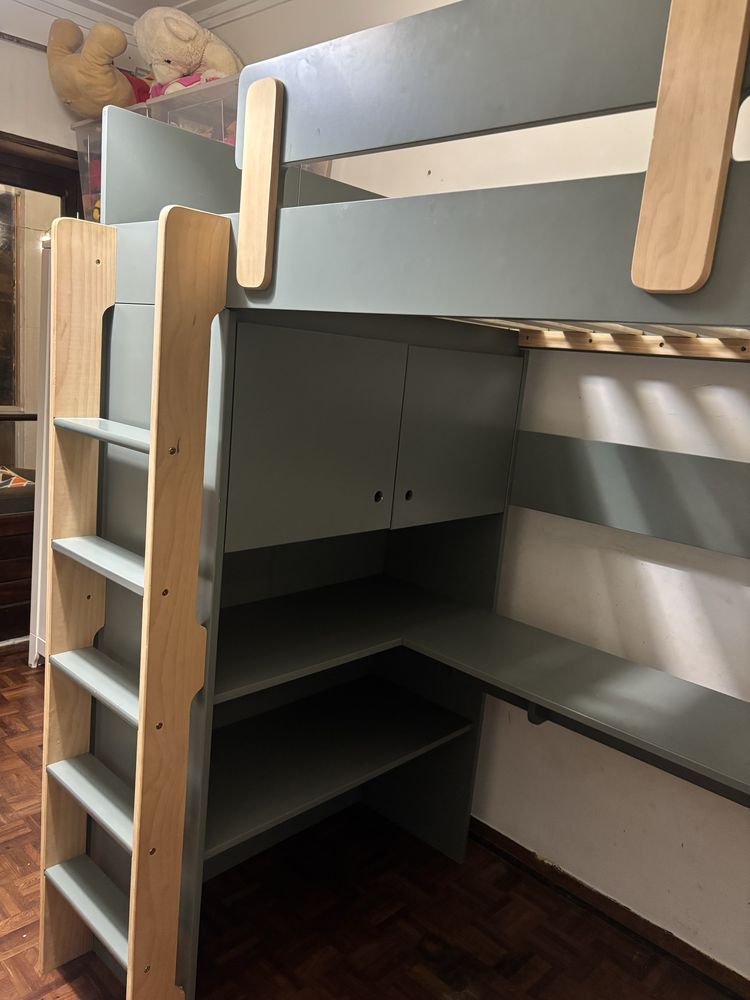 Cama com secretaria