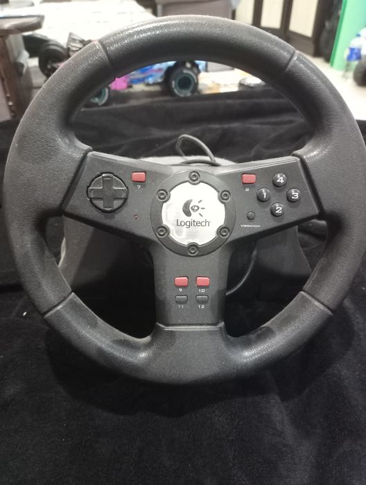 Ігровий руль logitech