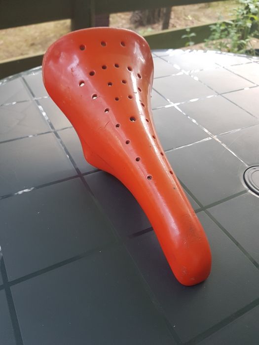 Czerwone siodełko rowerowe BMX oryginał