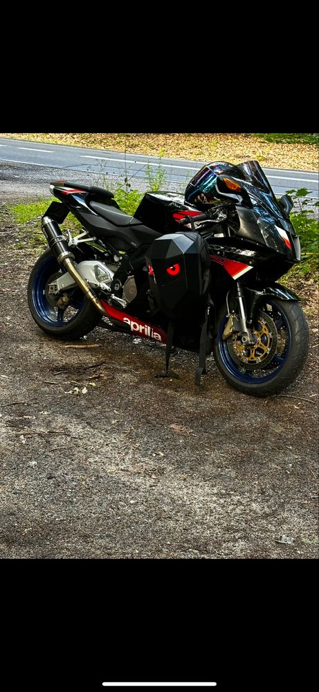 Aprilia rsv 1000