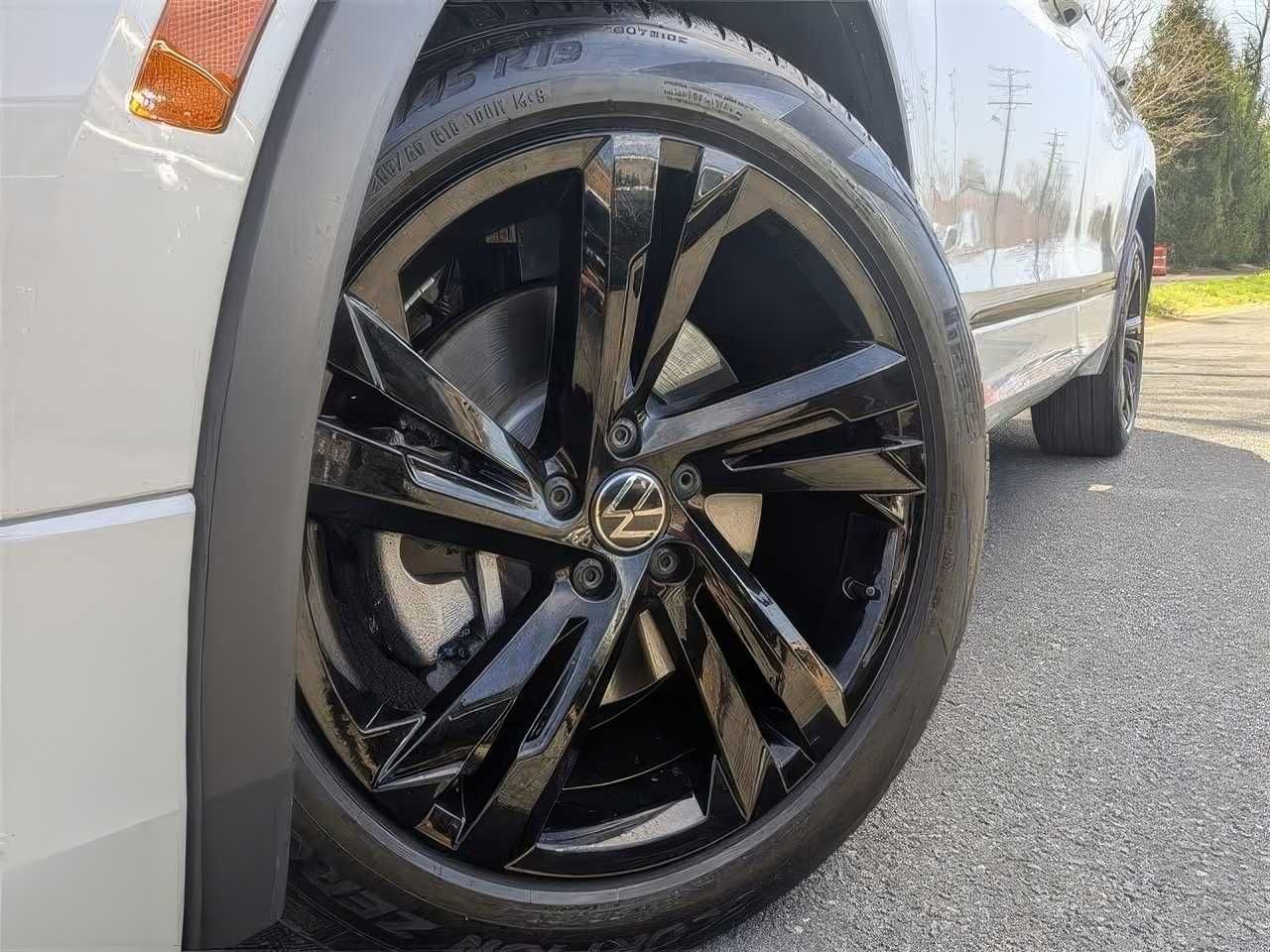 2023 Volkswagen Tiguan SE R-Line Black