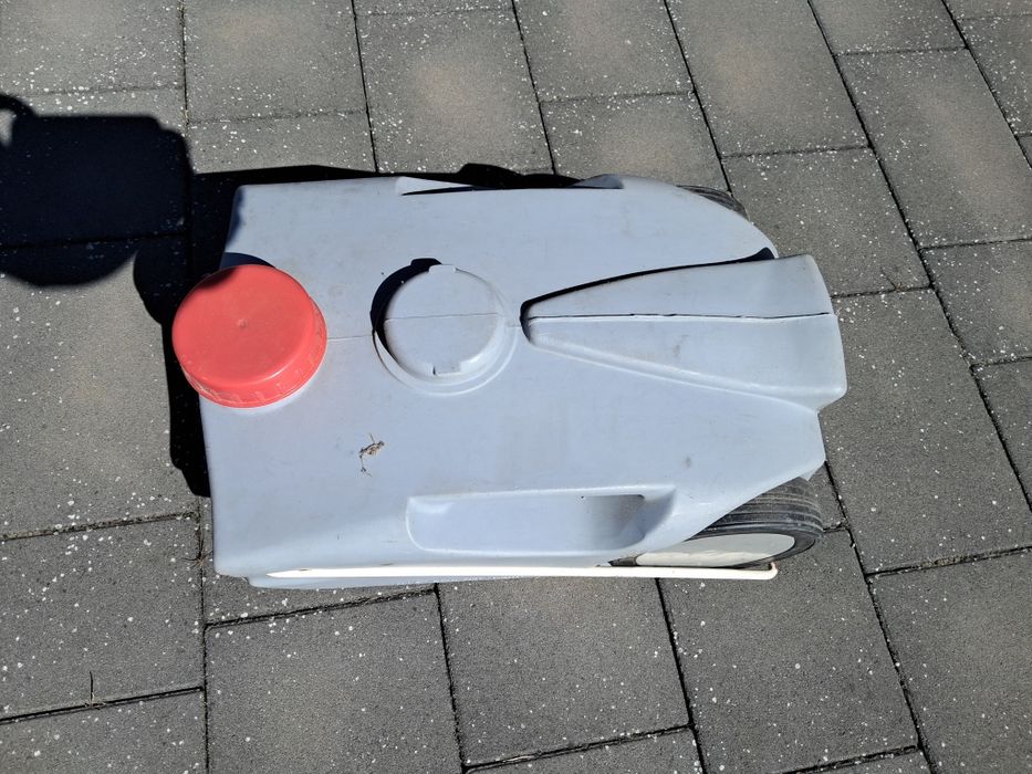 Zbiornik pojemnik na szarą wodę do przyczepy kempingowej
