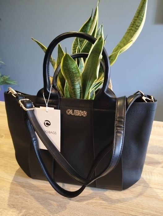 Mala guess  tiracolo e maos