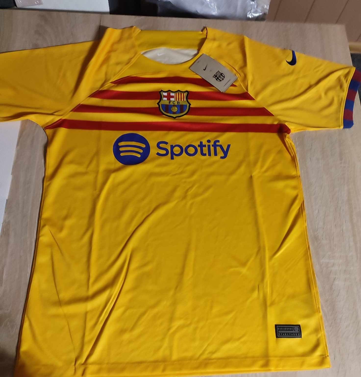Koszulka fc Barcelony z czwartego kompletu meczowego na sezon 23/24