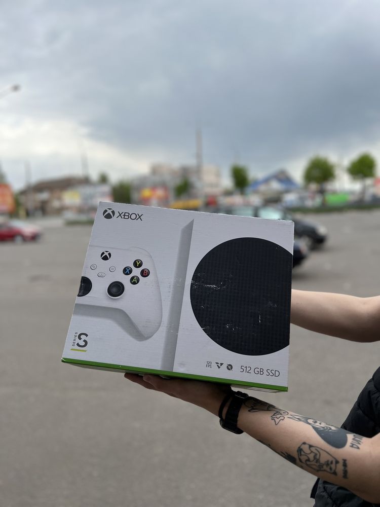 Ігрова приставка Microsoft Xbox (Series S) в ЯБКО ТРК “Victory Plaza”