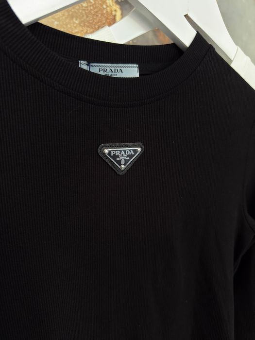 Базовий лонгслів Прада реглан футболка з довгим рукавом
