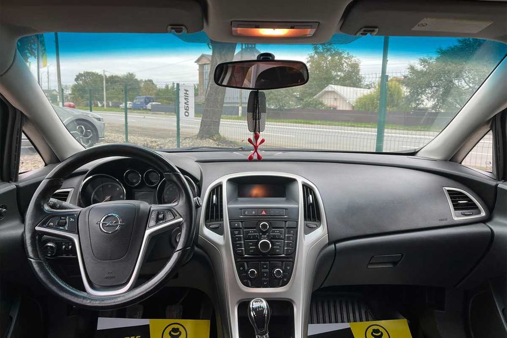 Opel Astra 2011 року