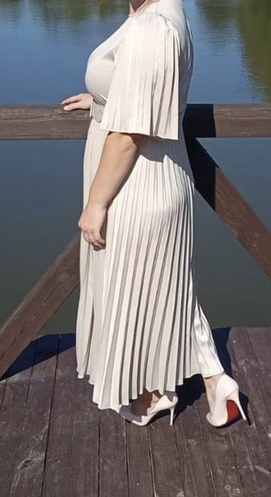 Сукня атласна