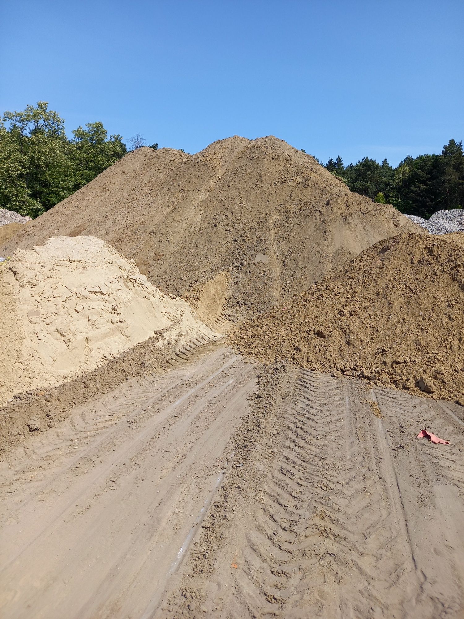 Ziemia piach tłuczeń żwir gruz sprzedaż-transport