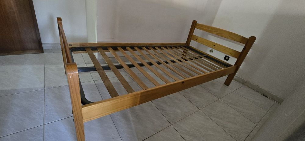 Estrutura de cama em pinho e estrado 1,90x90