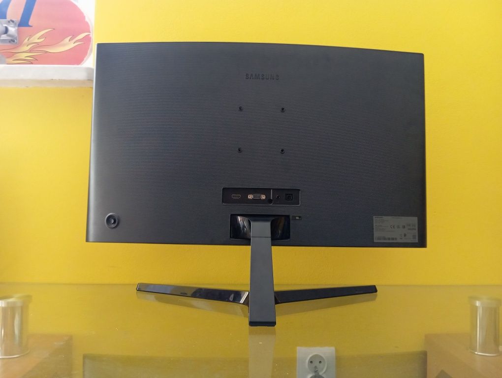 Samsung LC27F396FHRXEN 27" Full HD – zakrzywiony, idealny stan