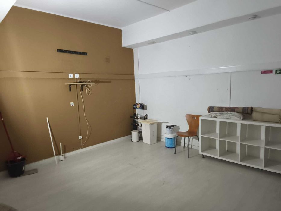 Loja para Venda no Cacém bem localizada com 75m2 em 2 pisos